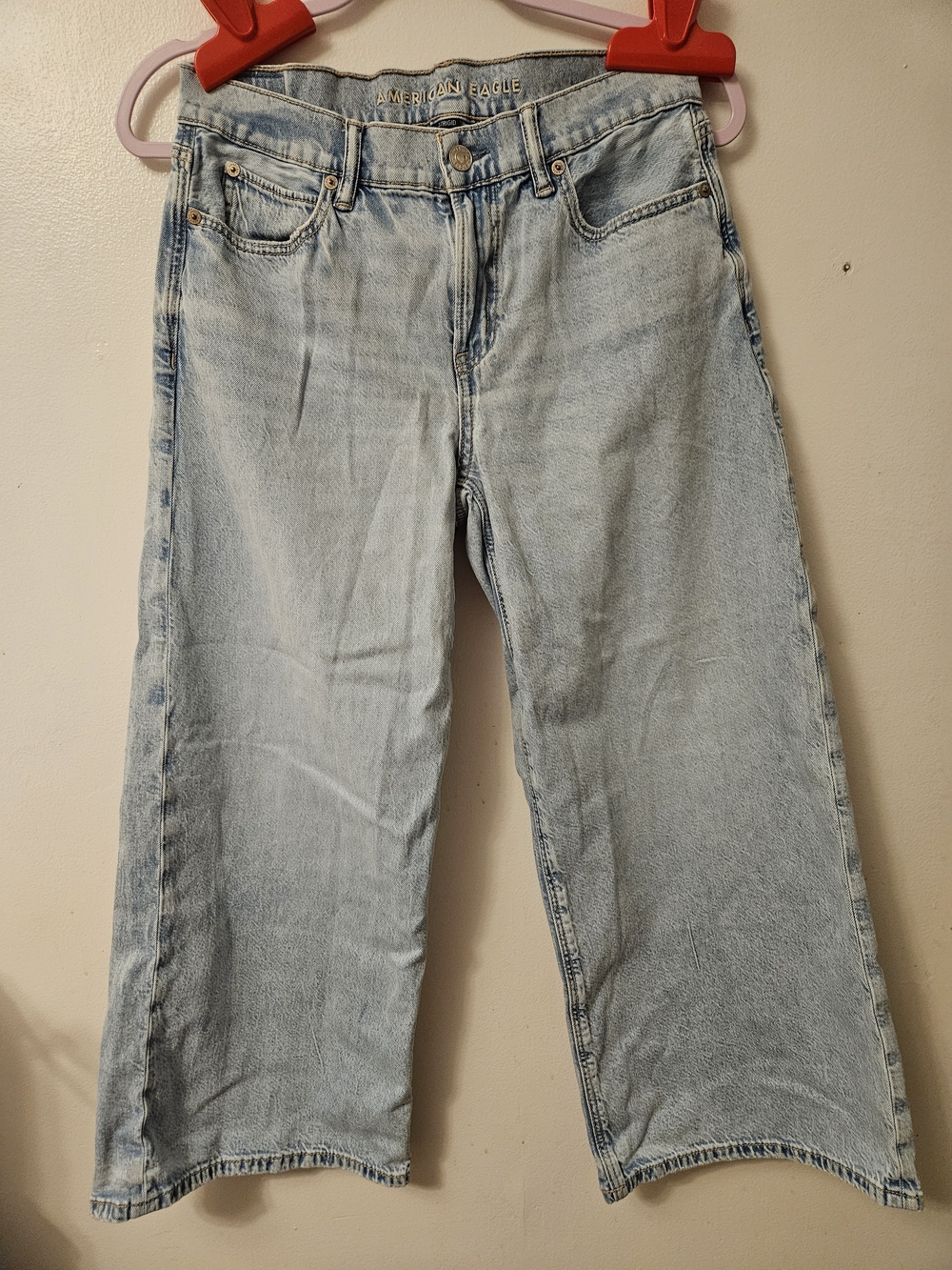 American Eagle NWOT Light Blue Strigid Low-Rise Wide Leg Jeans